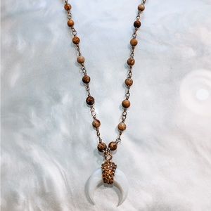 Neutral Crescent Moon 🌙